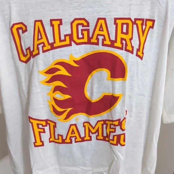 Softwear| NWT NHL Vintage Calgary Flames White Short Sleeved T-shirt Cropped - Picture 3 of 14
